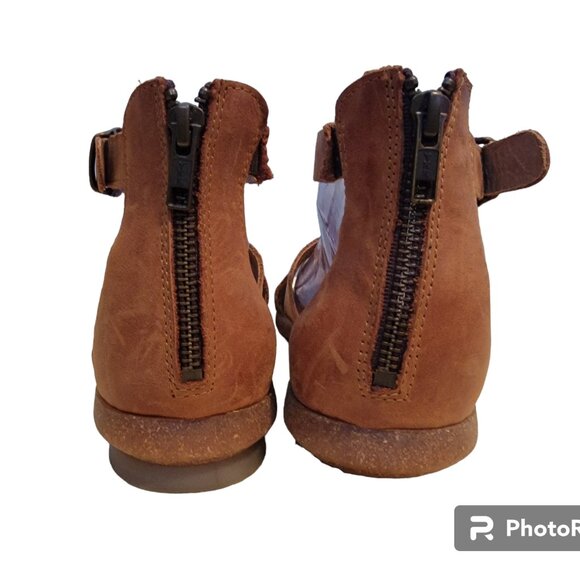 Born Timina Brown Leather T Strap Cushioned Sandal w Toe Thong - Picture 6 of 15